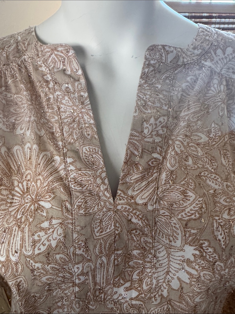 LOFT Beige Floral Split-Neck Blouse N0349 - Picture 2 of 5